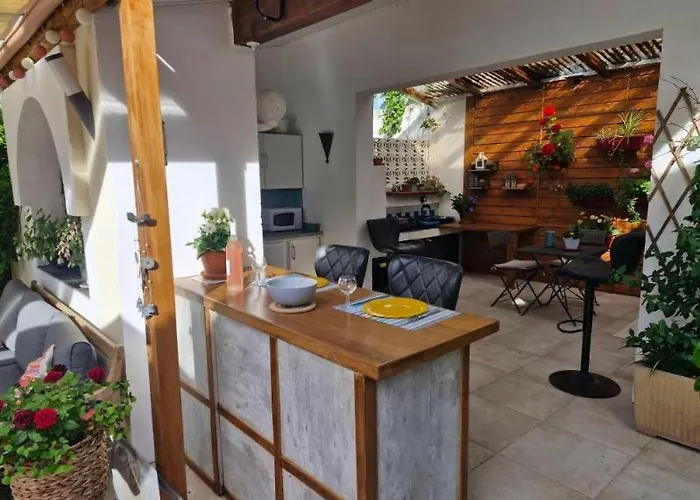 ゲストハウス Prestige B&b, La Demeure Des Cedres & Cap D'agde (adults Only) アグド