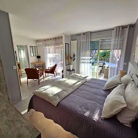 Bed & Breakfast La Demeure Des Cedres & 