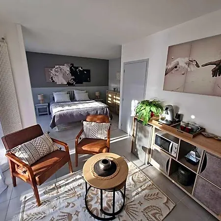 Bed & Breakfast La Demeure Des Cedres & 